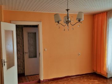 PARDUODAMAS  2  KAMBARIŲ  BUTAS  2 AUKŠTE