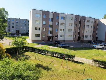 PARDUODAMAS  2  KAMBARIŲ  BUTAS  2 AUKŠTE