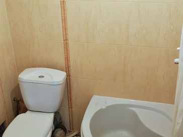 PARDUODAMAS  2  KAMBARIŲ  BUTAS  3 AUKŠTE