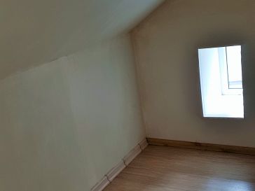 PARDUODAMAS  2  KAMBARIŲ  BUTAS  3 AUKŠTE
