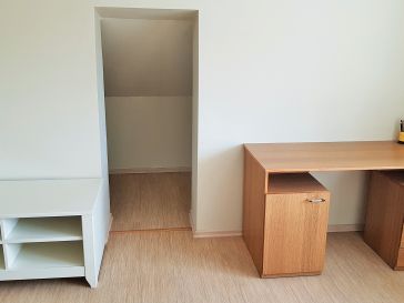 PARDUODAMAS  2  KAMBARIŲ  BUTAS  3 AUKŠTE