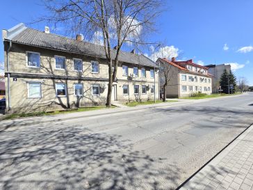 PARDUODAMAS 2 KAMBARIŲ BUTAS ŠILUTĖS CENTRE, PIRMAME AUKŠTE