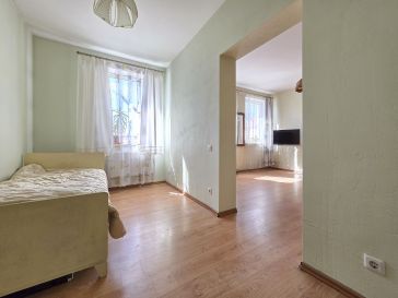 PARDUODAMAS 2 KAMBARIŲ BUTAS ŠILUTĖS CENTRE, PIRMAME AUKŠTE