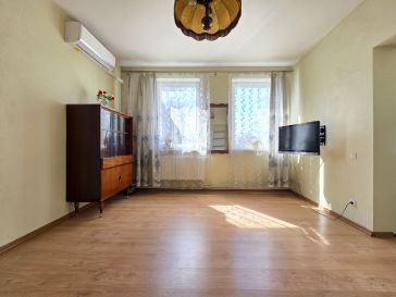 PARDUODAMAS 2 KAMBARIŲ BUTAS ŠILUTĖS CENTRE, PIRMAME AUKŠTE