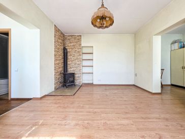 PARDUODAMAS 2 KAMBARIŲ BUTAS ŠILUTĖS CENTRE, PIRMAME AUKŠTE
