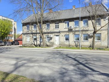 PARDUODAMAS 2 KAMBARIŲ BUTAS ŠILUTĖS CENTRE, PIRMAME AUKŠTE