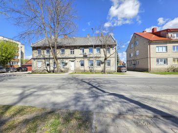PARDUODAMAS 2 KAMBARIŲ BUTAS ŠILUTĖS CENTRE, PIRMAME AUKŠTE