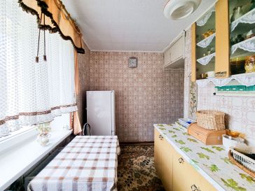 PARDUODAMAS 2 KAMBARIŲ BUTAS RENOVUOTAME NAME TRAKSĖDŽIUOSE 