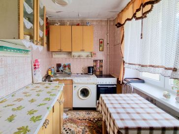 PARDUODAMAS 2 KAMBARIŲ BUTAS RENOVUOTAME NAME TRAKSĖDŽIUOSE 
