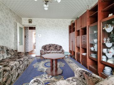 PARDUODAMAS 2 KAMBARIŲ BUTAS RENOVUOTAME NAME TRAKSĖDŽIUOSE 