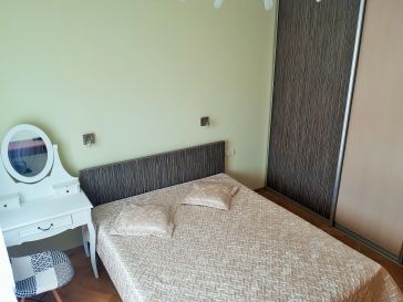 PARDUODAMAS  2  KAMBARIŲ SU DIDŽIUOJU  HOLU BUTAS KNYGNEŠIŲ. G. 