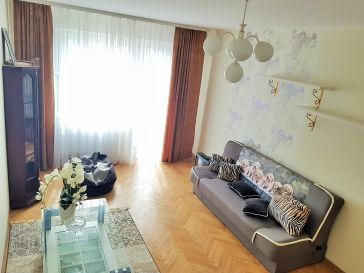 PARDUODAMAS  2  KAMBARIŲ SU DIDŽIUOJU  HOLU BUTAS KNYGNEŠIŲ. G. 