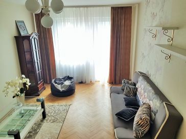 PARDUODAMAS  2  KAMBARIŲ SU DIDŽIUOJU  HOLU BUTAS KNYGNEŠIŲ. G. 