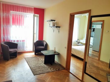 PARDUODAMAS  2  KAMBARIŲ SU DIDŽIUOJU  HOLU BUTAS KNYGNEŠIŲ. G. 