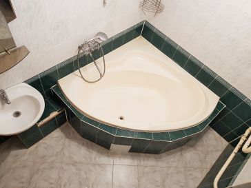 PARDUODAMAS  2  KAMBARIŲ SU DIDŽIUOJU  HOLU BUTAS KNYGNEŠIŲ. G. 
