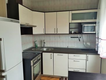 PARDUODAMAS  2  KAMBARIŲ SU DIDŽIUOJU  HOLU BUTAS KNYGNEŠIŲ. G. 