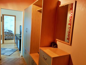 PARDUODAMAS  2  KAMBARIŲ SU DIDŽIUOJU  HOLU BUTAS KNYGNEŠIŲ. G. 