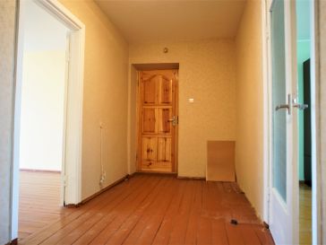 PARDUODAMAS  3-JŲ KAMBARIŲ BUTAS JUKNAIČIUOSE