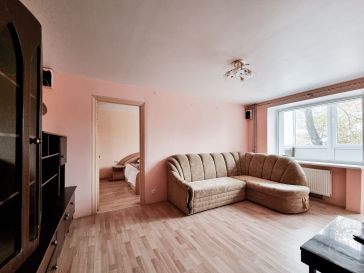 PARDUODAMAS 3 KAMBARIŲ BUTAS ANTRAME AUKŠTE LAISVĖS AL. 9