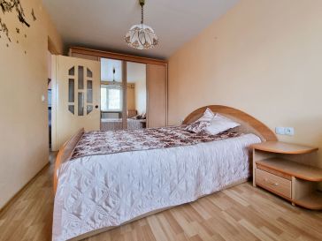 PARDUODAMAS 3 KAMBARIŲ BUTAS ANTRAME AUKŠTE LAISVĖS AL. 9