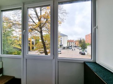PARDUODAMAS 3 KAMBARIŲ BUTAS ANTRAME AUKŠTE LAISVĖS AL. 9