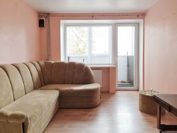 PARDUODAMAS 3 KAMBARIŲ BUTAS ANTRAME AUKŠTE LAISVĖS AL. 9