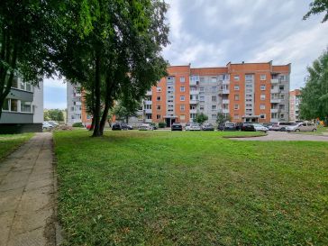 PARDUODAMAS 3 KAMBARIŲ BUTAS  KĘSTUČIO G. 10