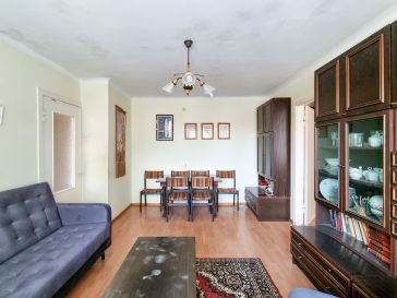 PARDUODAMAS 3 KAMBARIŲ BUTAS RENOVUOTAME NAME LAISVĖS AL. 9