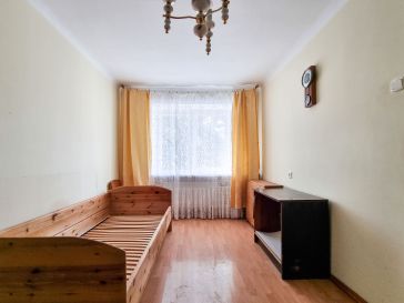 PARDUODAMAS 3 KAMBARIŲ BUTAS RENOVUOTAME NAME LAISVĖS AL. 9