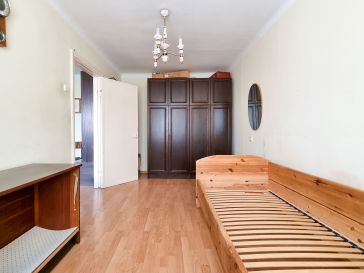 PARDUODAMAS 3 KAMBARIŲ BUTAS RENOVUOTAME NAME LAISVĖS AL. 9