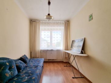 PARDUODAMAS 3 KAMBARIŲ BUTAS RENOVUOTAME NAME LAISVĖS AL. 9