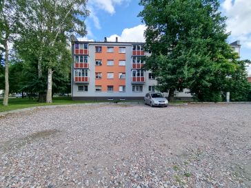 PARDUODAMAS 3 KAMBARIŲ BUTAS RENOVUOTAME NAME LAISVĖS AL. 9