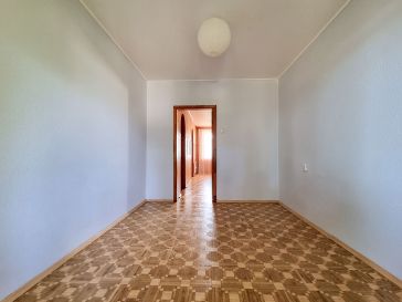 PARDUODAMAS 3 KAMBARIŲ SU DIDŽIUOJU HOLU BUTAS LIEPŲ G. 21