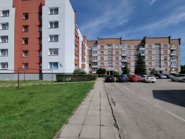 PARDUODAMAS 3 KAMBARIŲ SU DIDŽIUOJU HOLU BUTAS LIEPŲ G. 21