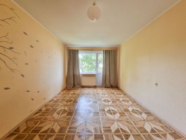 PARDUODAMAS 3 KAMBARIŲ SU DIDŽIUOJU HOLU BUTAS LIEPŲ G. 21