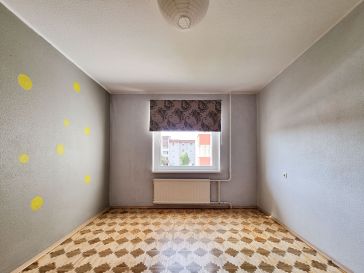PARDUODAMAS 3 KAMBARIŲ SU DIDŽIUOJU HOLU BUTAS LIEPŲ G. 2161