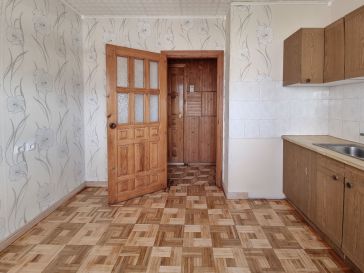 PARDUODAMAS 3 KAMBARIŲ SU DIDŽIUOJU HOLU BUTAS LIEPŲ G. 21