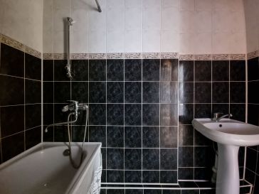 PARDUODAMAS 3 KAMBARIŲ SU DIDŽIUOJU HOLU BUTAS LIEPŲ G. 21