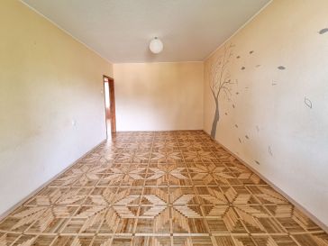 PARDUODAMAS 3 KAMBARIŲ SU DIDŽIUOJU HOLU BUTAS LIEPŲ G. 21