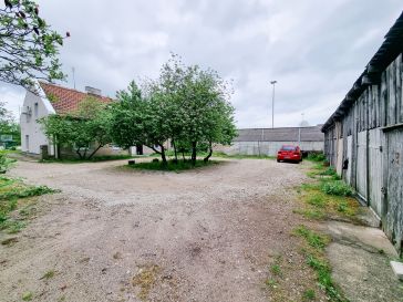 PARDUODAMAS 3 KAMBARIŲ BUTAS PIRMAME AUKŠTE