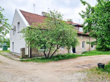 PARDUODAMAS 3 KAMBARIŲ BUTAS PIRMAME AUKŠTE