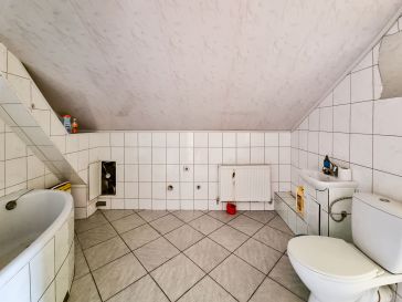 PARDUODAMAS 3 KAMBARIŲ BUTAS ANTRAME AUKŠTE TILŽĖS G. 21