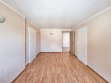 PARDUODAMAS 3 KAMBARIŲ BUTAS ANTRAME AUKŠTE TILŽĖS G. 21