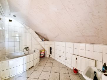 PARDUODAMAS 3 KAMBARIŲ BUTAS ANTRAME AUKŠTE TILŽĖS G. 21