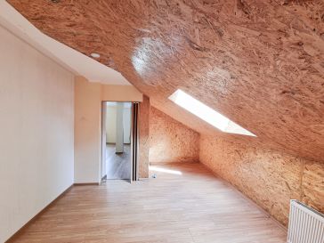 PARDUODAMAS 3 KAMBARIŲ BUTAS ANTRAME AUKŠTE TILŽĖS G. 21