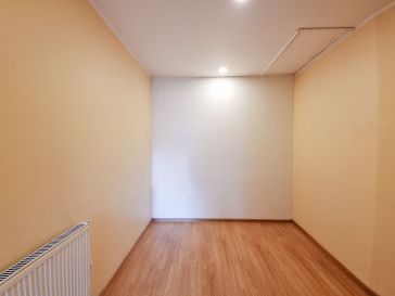 PARDUODAMAS 3 KAMBARIŲ BUTAS ANTRAME AUKŠTE TILŽĖS G. 21