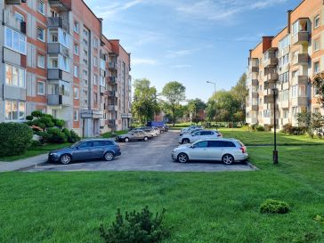 2 AUKŠTE PARDUODAMAS 3 KAMBARIŲ SU DIDŽIUOJU HOLU BUTAS 