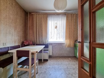 2 AUKŠTE PARDUODAMAS 3 KAMBARIŲ SU DIDŽIUOJU HOLU BUTAS 