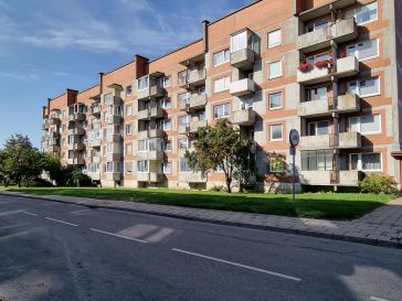2 AUKŠTE PARDUODAMAS 3 KAMBARIŲ SU DIDŽIUOJU HOLU BUTAS 