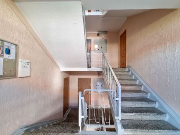 2 AUKŠTE PARDUODAMAS 3 KAMBARIŲ SU DIDŽIUOJU HOLU BUTAS 